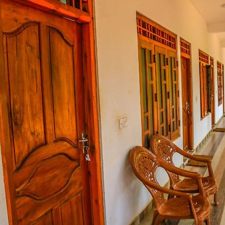 French Garden Eagle Wings Inn Uppuveli Εξωτερικό φωτογραφία