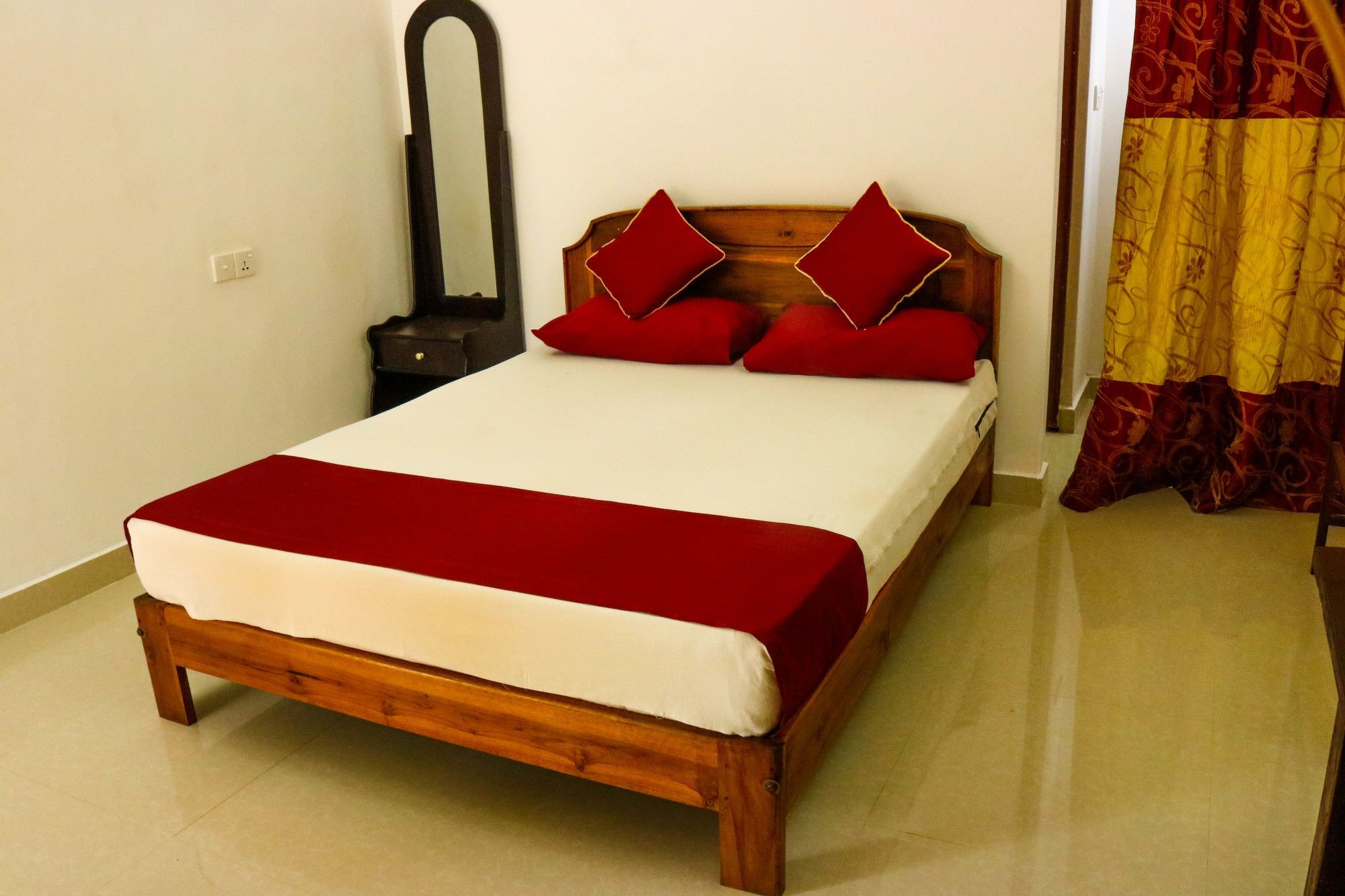 French Garden Eagle Wings Inn Uppuveli Εξωτερικό φωτογραφία